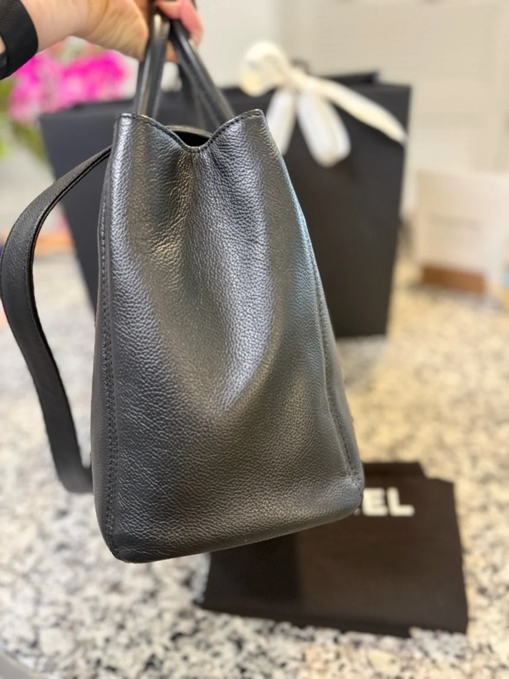 CHANEL Medium Executive Cerf Tote shopper caviar leather - Picture 2 of 16